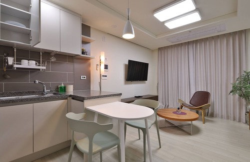 Yeonsu-gu Apartment | Landmark Songdo Stay