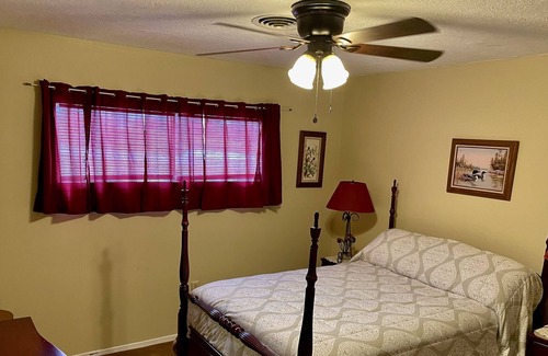 West Livingston House | Lando's Landing Lakefront Resort- True Waterfront!