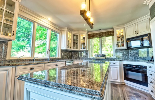 New Milford House | Land’s End – Direct Lake Front on Warner Point, Candlewood Lake, CT