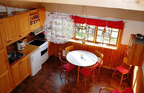 Ydre Municipality House | Landside cottage with horse riding offer!