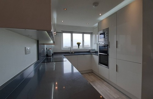 Hepworth House | Lane End Cottage Holmfirth - Panoramic Views, Modernised with offroad parking