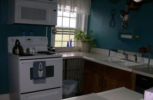 Robertsdale House | LANE'S COUNTRY HOMESTEAD Close Raystown Lake, Pa state Pk, Quiet, secluded ,2-10