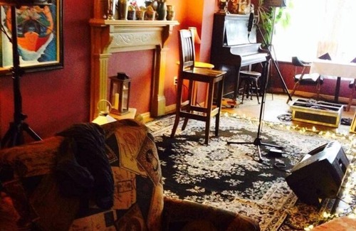 Queens Hotel | Lane's Privateer Inn