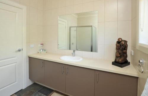 Yarra Junction Cabin | Langbrook Farm