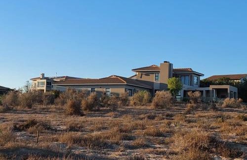 Langebaan Villa | Langebaan Golf Estate - Signature Hole 24hrs power