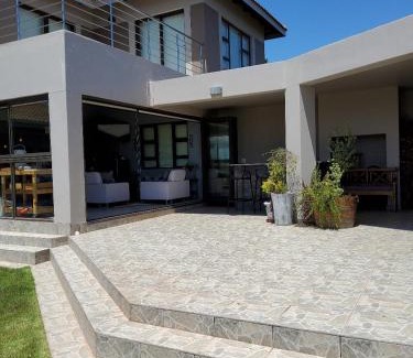 Langebaan Villa | Langebaan Golf Estate - Signature Hole 24hrs power