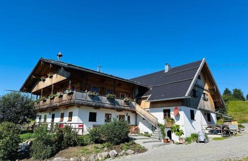 Bernbeuren Apartment | Langegger Alm - Almhütte