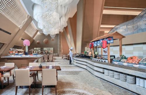Pazhou Residential District Hotel | Langham Place Guangzhou - Walking distance to Canton Fair