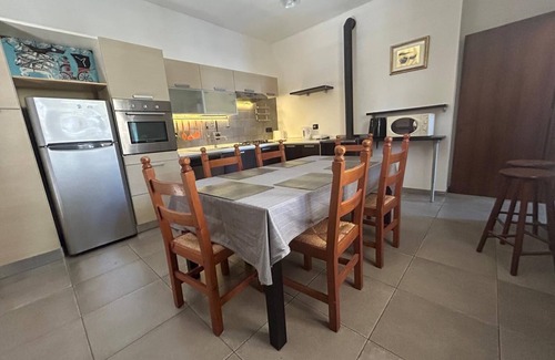 Mango Apartment | Langhe da Cartolina Accommodation with 6 beds plus a crib.