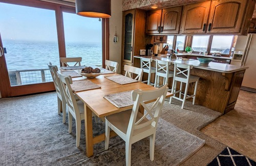 Langley House | Langley Beach House - 5 bedroom waterfront home in downtown Langley!
