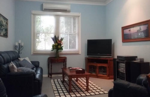 Coonabarabran House | Langley Cottage B & B
