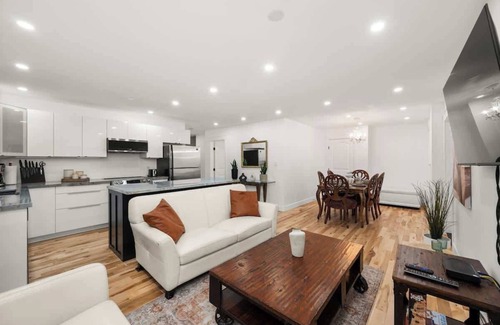 Willoughby House | Langley ~ Modern Basement Suite !