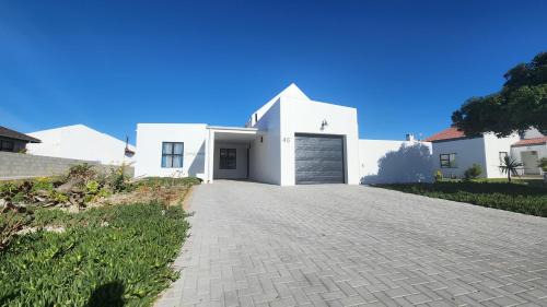 Port Owen Villa | Langpouse Riverside Retreat
