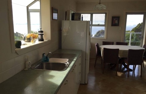 Langs Beach House | LANGS BEACH HOLIDAY HOME WITH STUNNING VIEWS