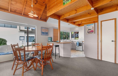Langs Beach House | Langs Retreat - Large, sunny beach house one row back from Langs beach