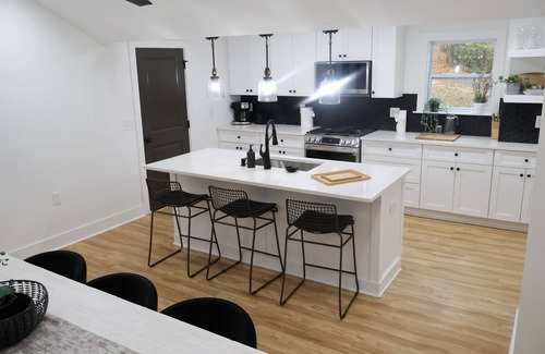 Gainesville House | Lanier Living: Modern 3BR, 3BA Work-Live Retreat