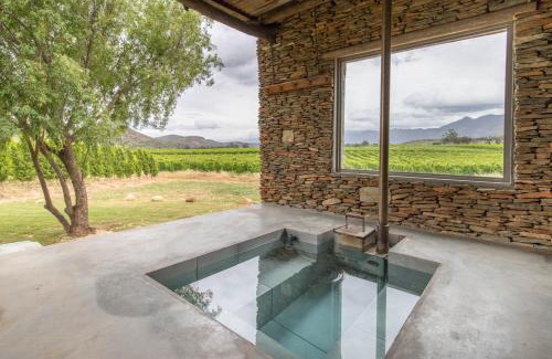 Montagu House | Lank-gewag Farm Cottage with private hottub