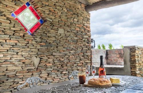 Montagu House | Lank-gewag Farm Cottage with private hottub