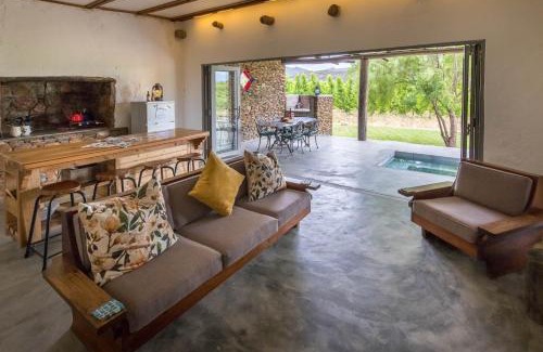 Montagu House | Lank-gewag Farm Cottage with private hottub