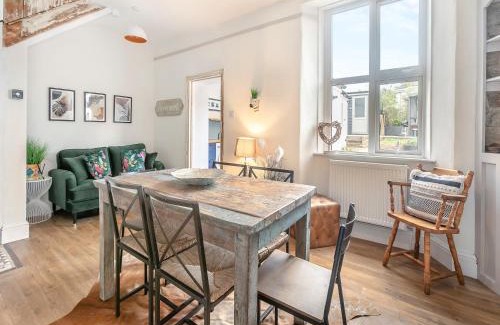 Lanner House | Lanner Moon