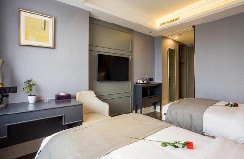 Dantu Qu Hotel | Lano Hotel Zhenjiang South High-speed Railway Station Baolong Plaza