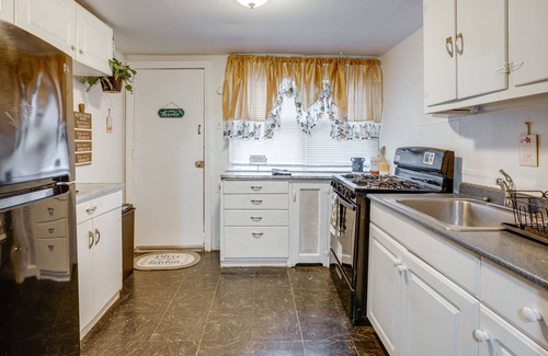 Lansdowne Apartment | Lansdowne Apartment Near Transit ~ 7 Mi to Philly!