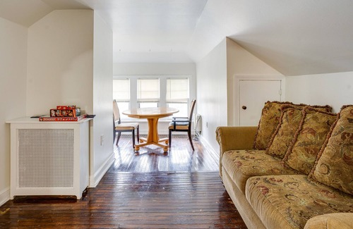 Lansdowne Apartment | Lansdowne Apartment Near Transit ~ 7 Mi to Philly!