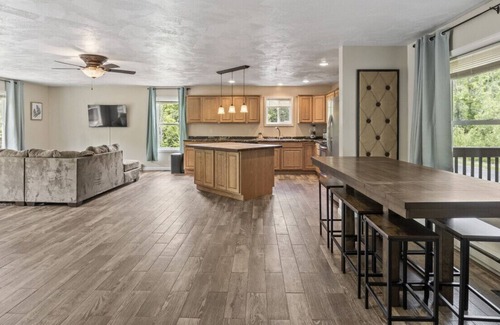 Lansing Apartment | Lansing upstairs 6 bedroom 3.5 bath · Sp · Spacious Wine Country Retreat! Fire Pit+Grill