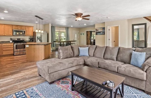 Lansing Apartment | Lansing upstairs 6 bedroom 3.5 bath · Sp · Spacious Wine Country Retreat! Fire Pit+Grill