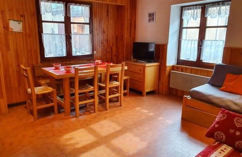 Val Cenis Apartment | Lanslebourg VAL CENIS Grand Studio Cabin Full Resort Center 4 People