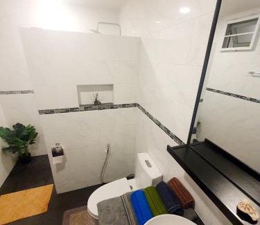 Ko Lanta Apartment | Lanta Sunshine Residence Apt 1 One Bed Apartment with AC and Work Space