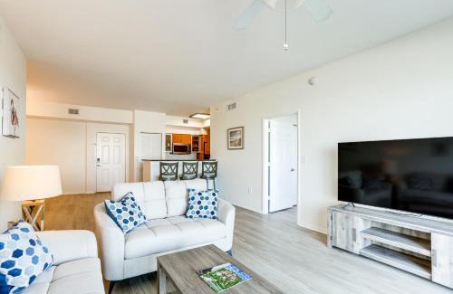 East Ocean Ave Apartment | Lantana Condo with Balcony 11 Mi to Palm Beach!