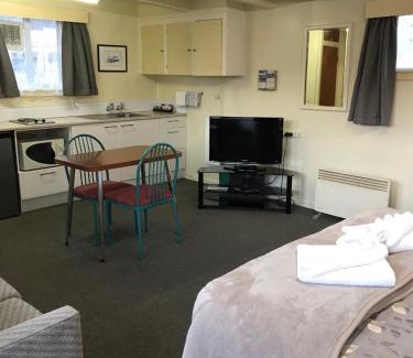 Reefton Hotel | Lantern Court Motel