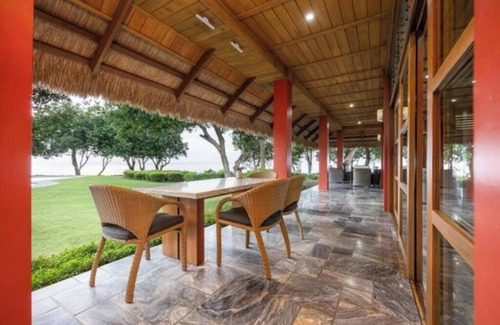 Bulan House | LANTERN HOUSE at LILI CLIFF
