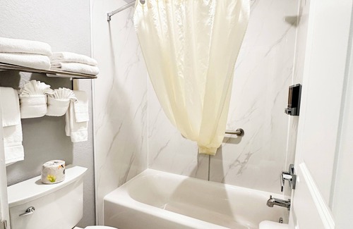 Whitfield Hotel | Lantern Inn & Suites