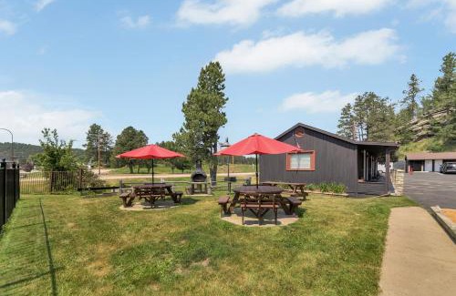 Hill City Hotel | Lantern Inn