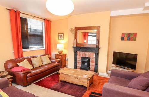 Hayfield Cottage | LANTERN VIEW, pet friendly, with a garden in Hayfield