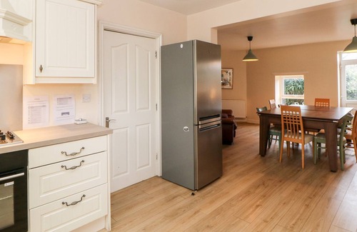 Hayfield Cottage | LANTERN VIEW, pet friendly, with a garden in Hayfield