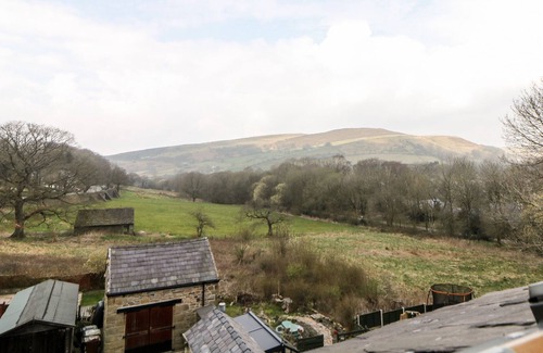 Hayfield Cottage | LANTERN VIEW, pet friendly, with a garden in Hayfield