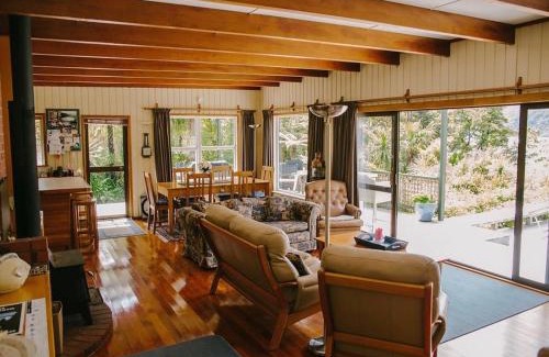 Penzance Bay House | Lanza Retreat - Penzance Bay, Tennyson Inlet Home