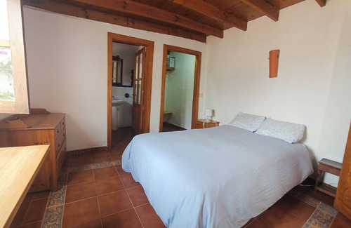 Tahiche House | LANZAROTE: Spacious room with private bathroom in a terrera house
