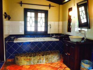 Ban Xieng Lom Resort | Lao Spirit Resort