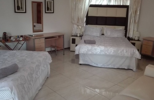 Daveyton House | Lapeng Village Guest House