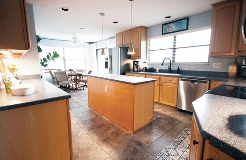 St. Johns Bluff House | Lapin House - Charming & fun with pool & pool table