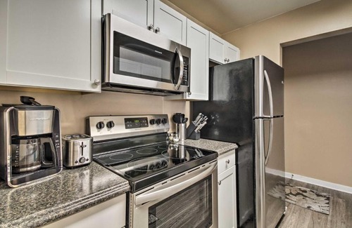 Lexington Apartment | Laptop-Friendly Lexington Condo with Free WiFi