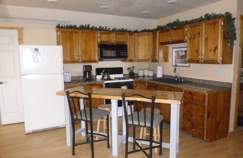Custer Apartment | Laramie Bluffs Mountain Getaway