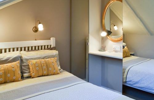 Dunstan House | Larch Cottage