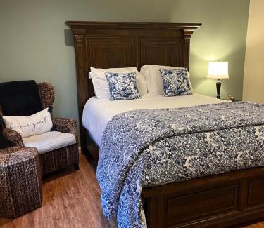 Bellaire Apartment | Larch House