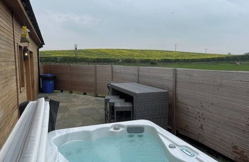 Cornhill on Tweed Ski Chalet | Larch Lodge - Idyllically situated Lakeside & private hot tub fishing riding