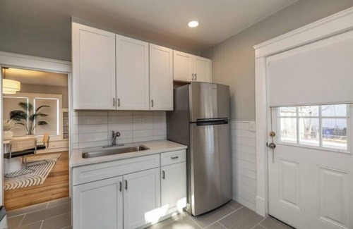 Cleveland House | Larchmere Classic Retreat ~ 8 mins to Cleveland Clinic ~ 5 mins to Case Western